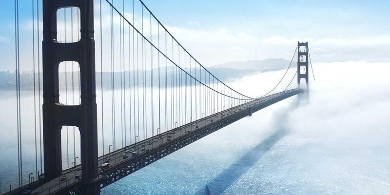 构筑数字生命线：云计算与服务器托管环境下的数据中心灾难恢复计划实战指南